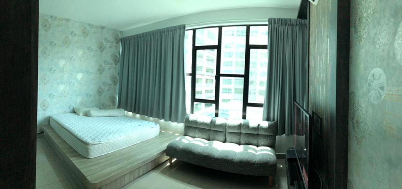 02-Austin Regency Homestay For 2Pax Pool View ยะโฮร์บาห์รู ภายนอก รูปภาพ